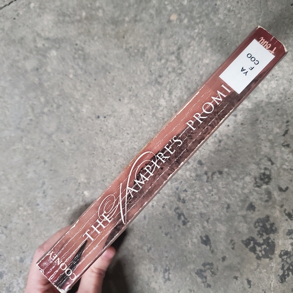 The Vampire's Promise by Caroline B Cooney (paperback) - Picture 7 of 7